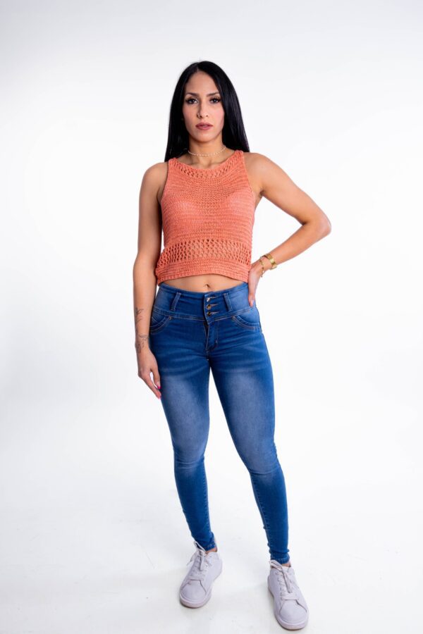 Jeans Súper Push Up, Súper Levanta Cola con Pretina Ancha, 3 botones. Bolsillos Traseros. Color Celeste. Jeans Mujer Elasticado Estilo Colombiano.