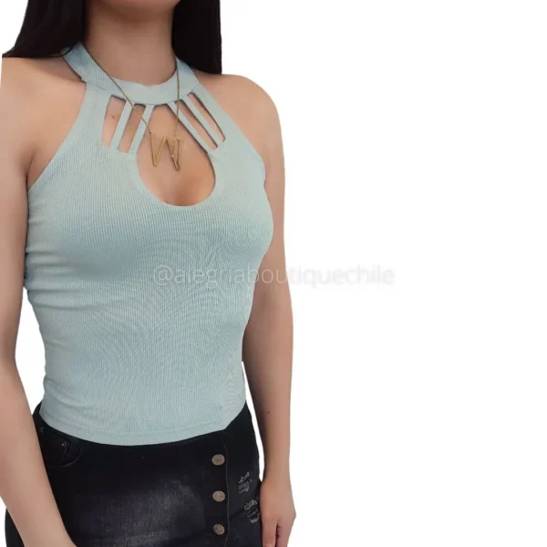 Polera cuello halter escote gota en el pecho