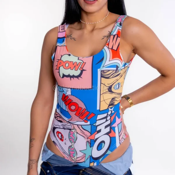 Body estampado sin manga con escote en la espalda. Talla Única, ideal para S/M. Manga Corta. Lycra de muy buena calidad. Broches en la parte de abajo para abrir y cerrar con mayor facilidad. Hermosos estampados